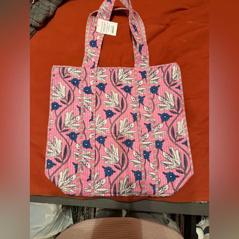 NWT Farylina quilted tote bag